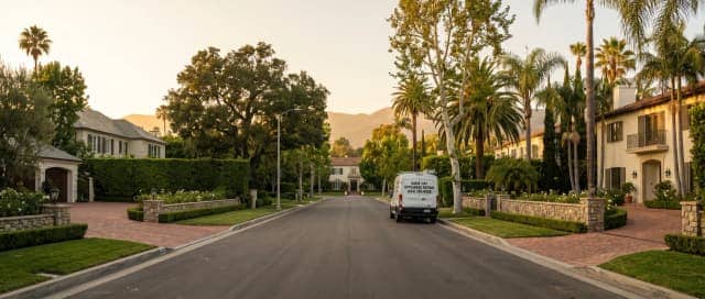 Appliance repair technician in Encino, CA kitchen