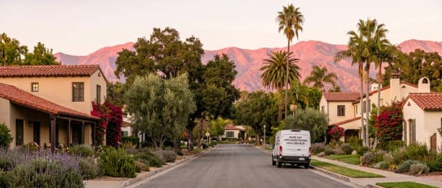 Appliance repair technician in Ojai, CA kitchen